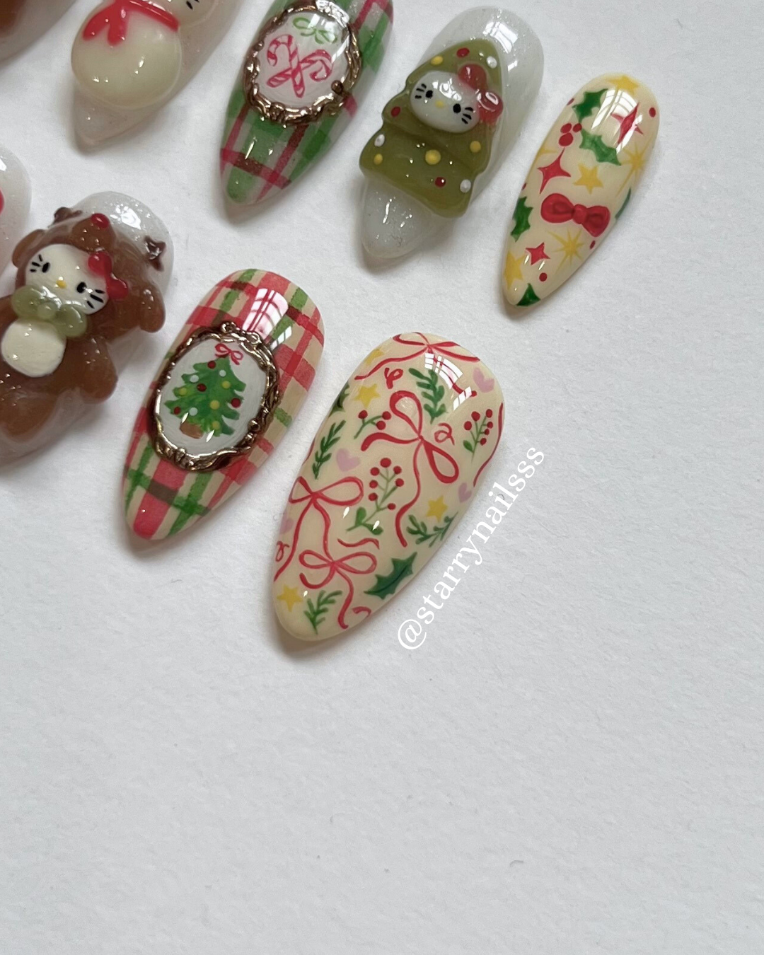 Pre-made Hello Kitty Christmas Press-on